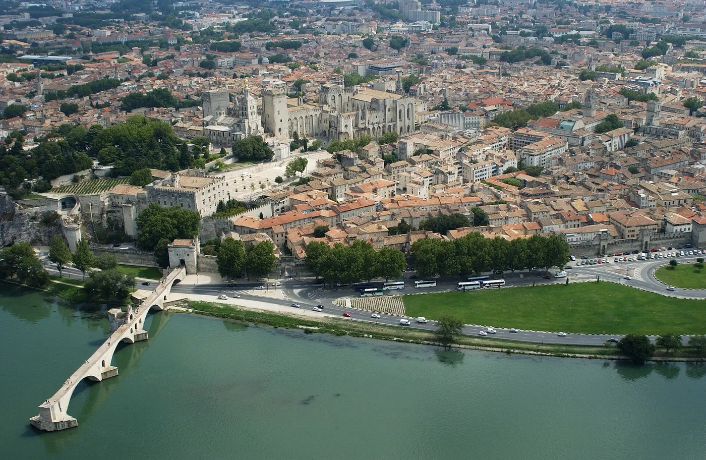 Vue d’Avignon pour illustrer un projet de création de site internet local