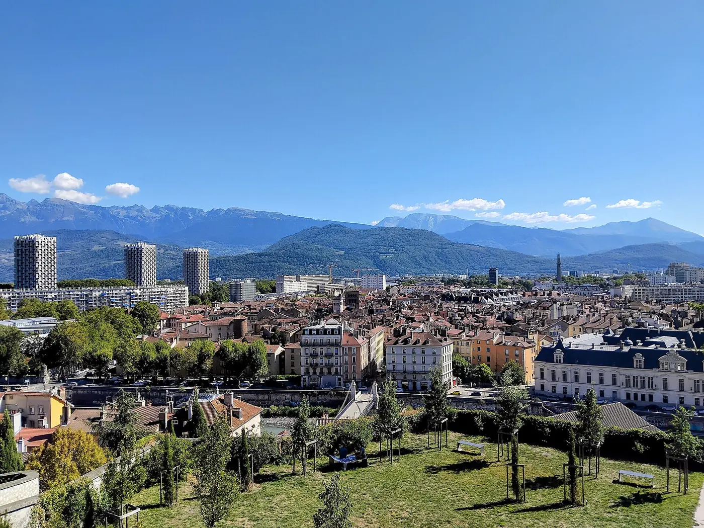 Vue de Grenoble pour illustrer un projet de création de site internet local