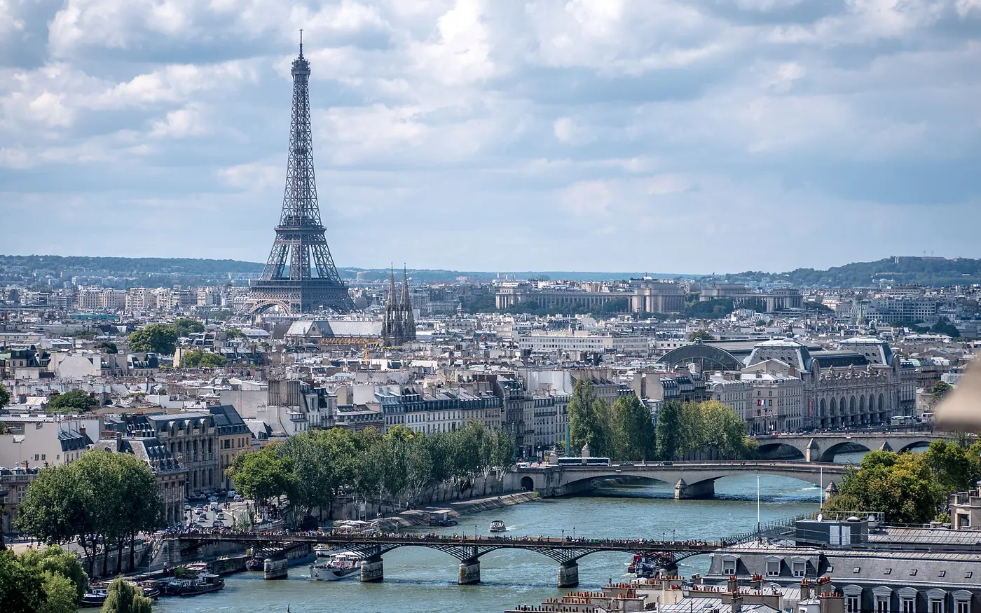 Vue de Paris pour illustrer un projet de création de site internet local